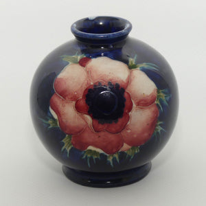 Walter Moorcroft Anemone (Blue) 41/3 vase