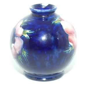 Walter Walter Moorcroft Anemone (Blue) 41/3 vase