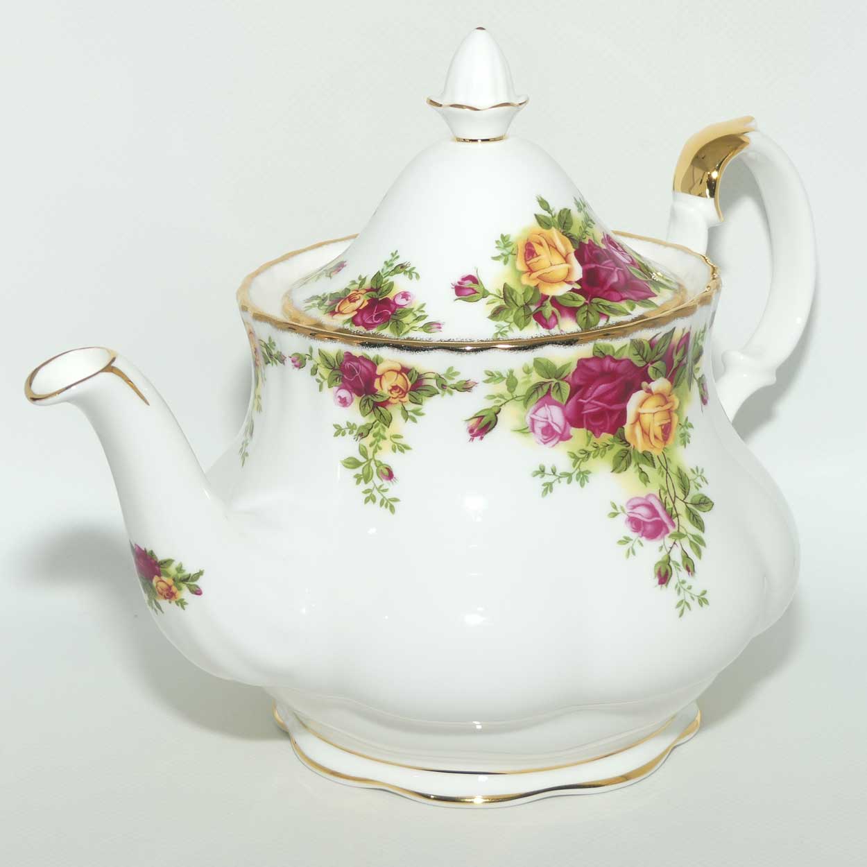 Royal Albert Bone China Old Country Roses tea pot | 1250ml | © 1962 Royal Albert Ltd backstamp | Asian