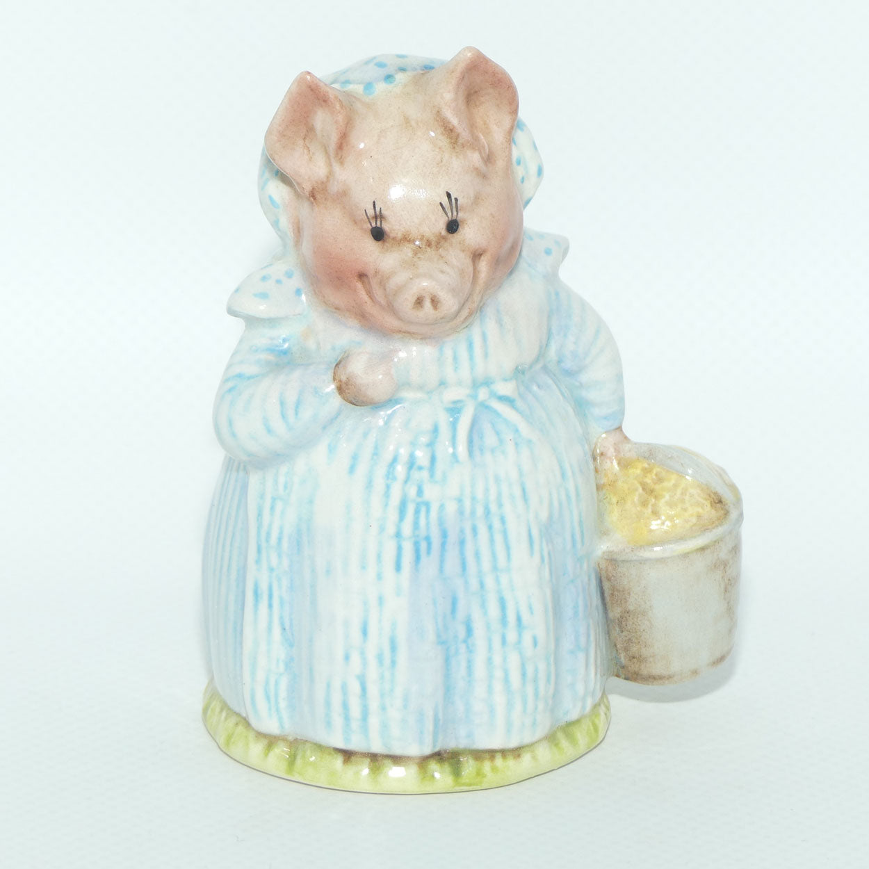 Beswick Beatrix Potter Aunt Pettitoes | BP2a Gold Oval