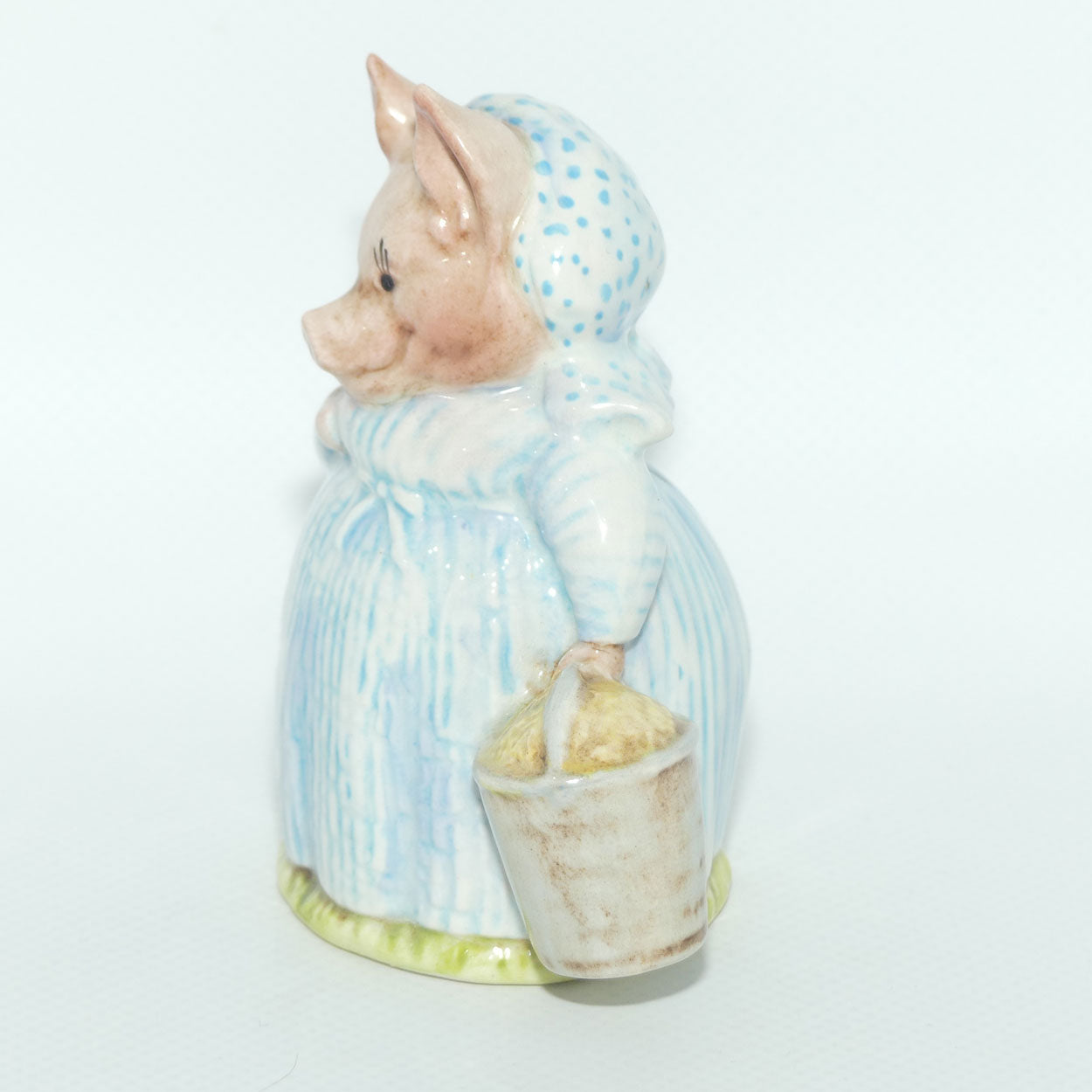 Beswick Beatrix Potter Aunt Pettitoes | BP2a Gold Oval