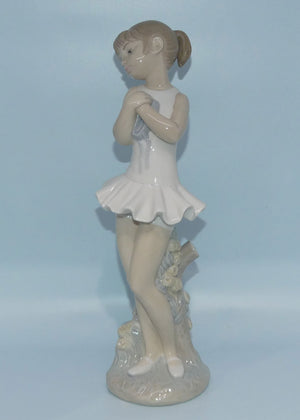 Nao by Lladro figure Ballet Girl #0196