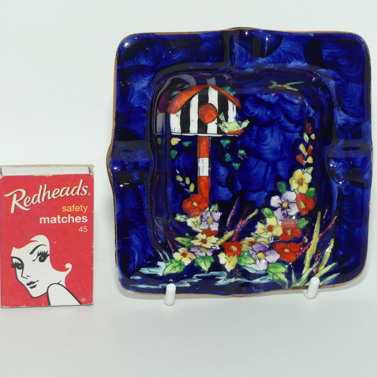Maling ashtray | Birdhouse and Flowers on Blue Ground
