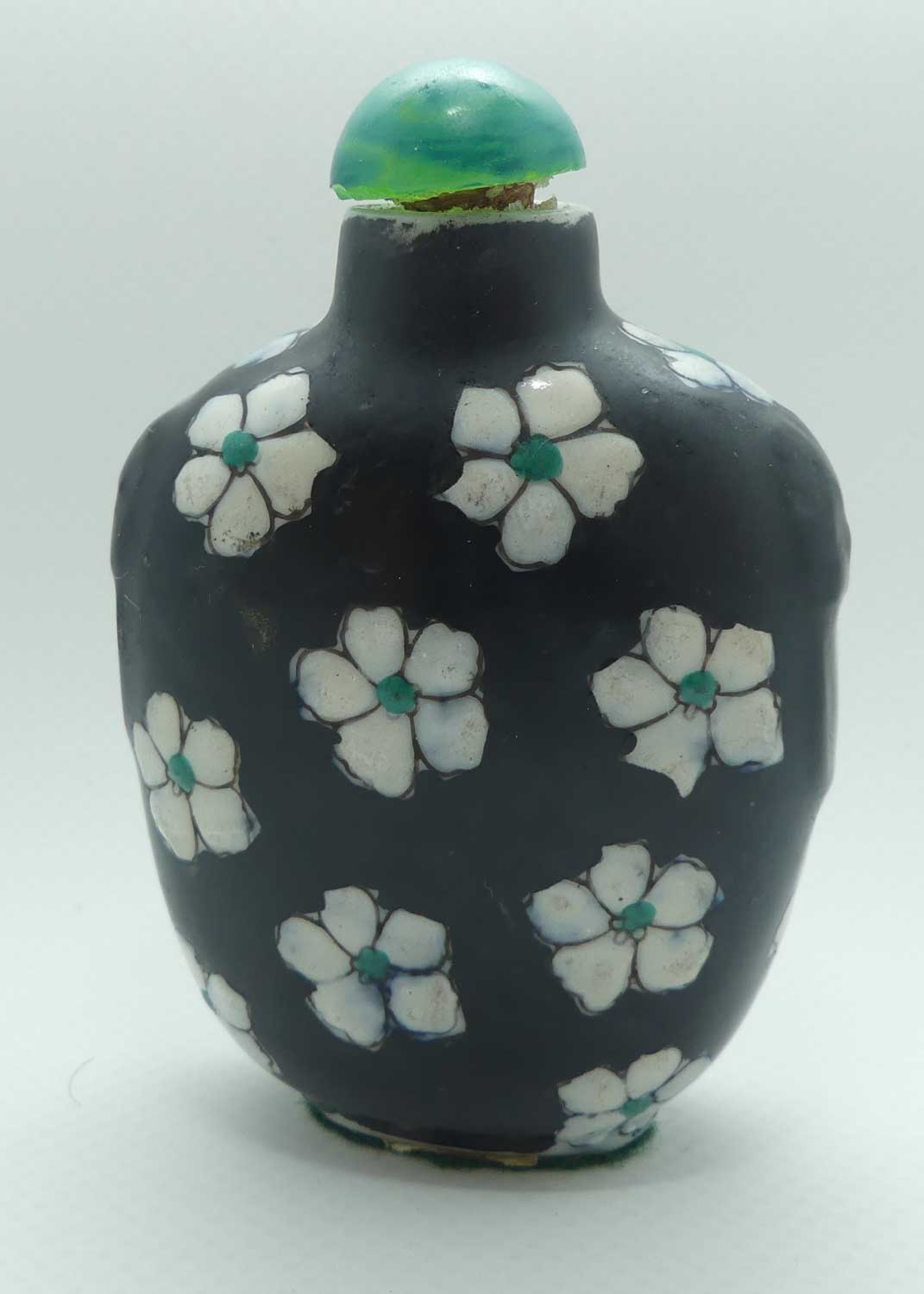 Chinese Black Ground and White Floral pattern Snuff Bottle | Green stone stopper