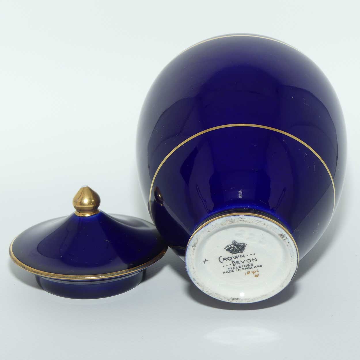 Crown Devon Fieldings Blue Lustre lidded urn with gilt trim
