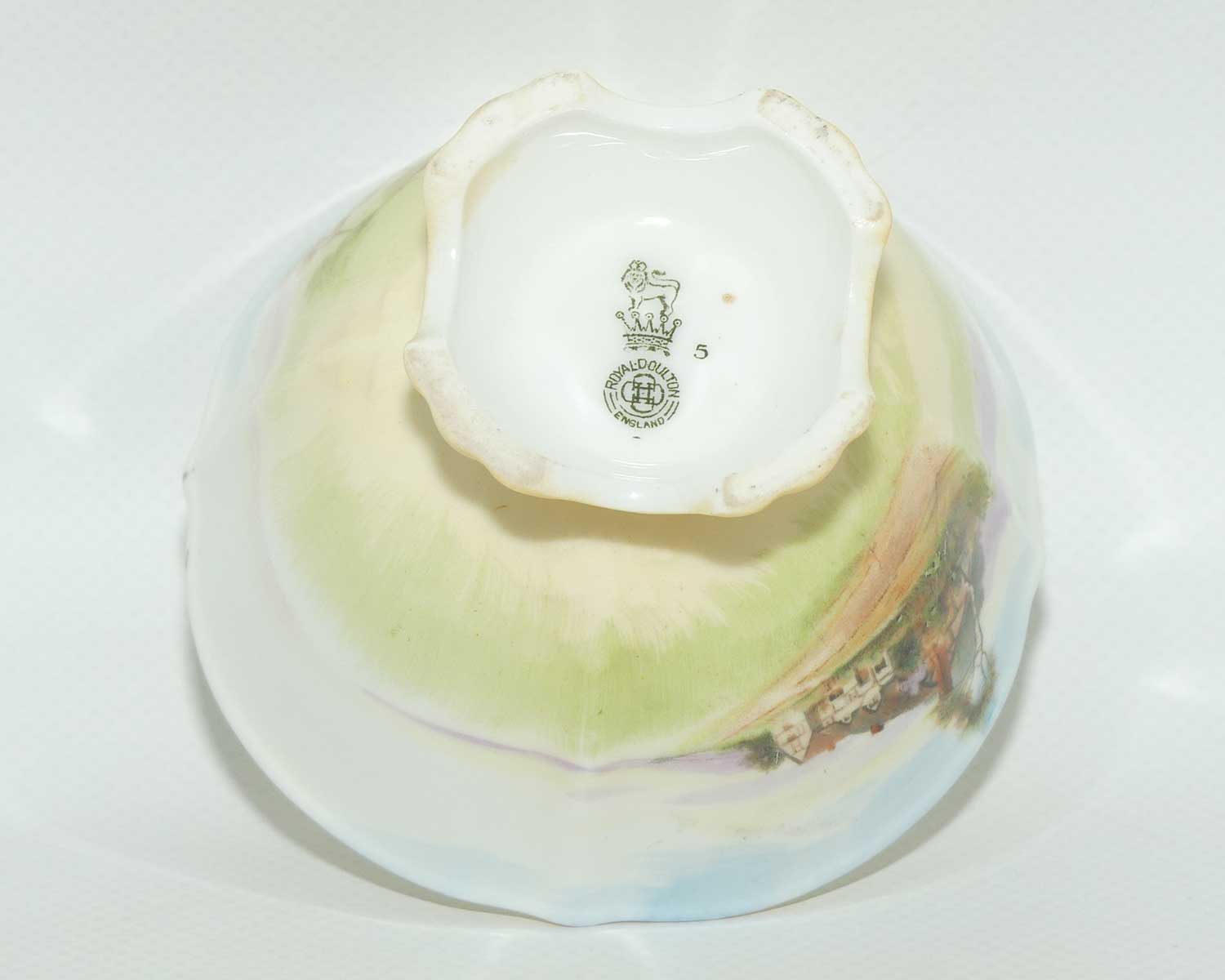 Royal Doulton English Cottages A fancy shape milk jug and sugar bowl | Fine Bone China