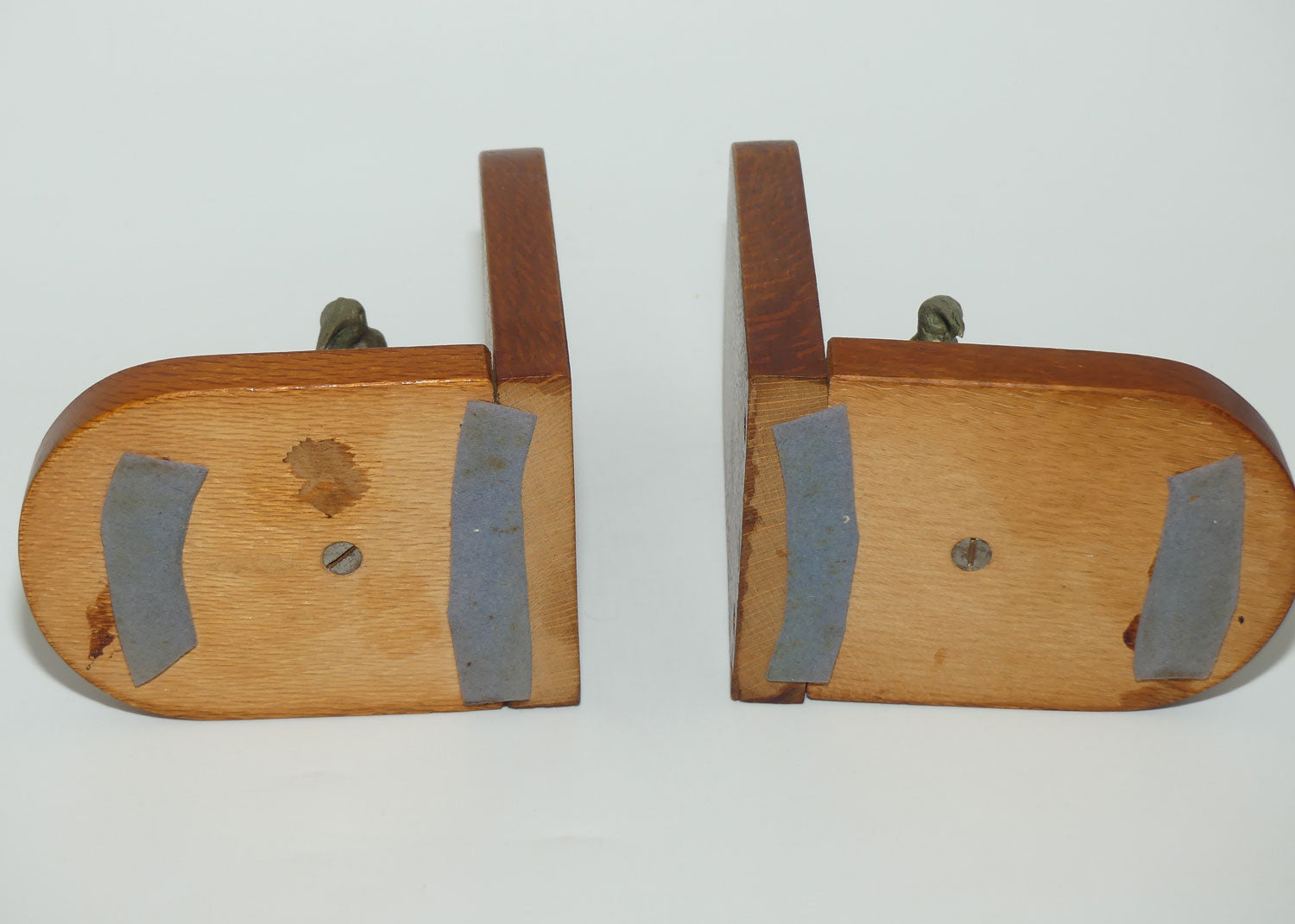 Pair of Bookends | New Zealand Kiwis on Rewarewa Wooden bases 