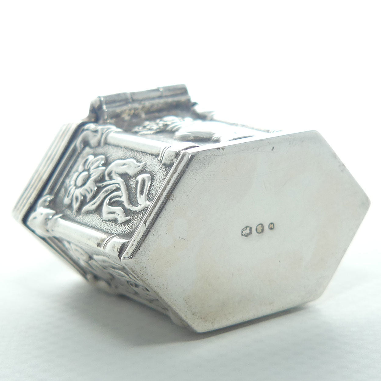 Dutch Silver .833 Hexagonal Pill Box