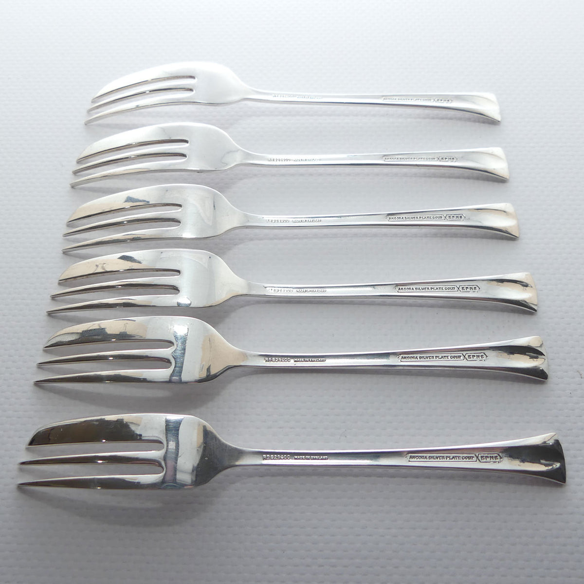 Set of 6 EPNS A1 cake forks | in Mid Century Bakelite box