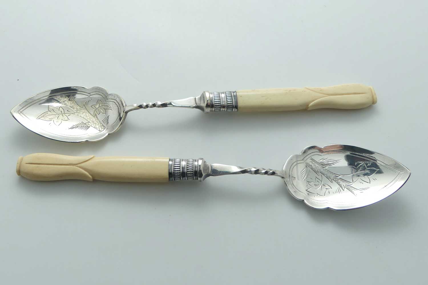 Boxed Silver Plated Edwardian era Bone Handled Berry Spoons set