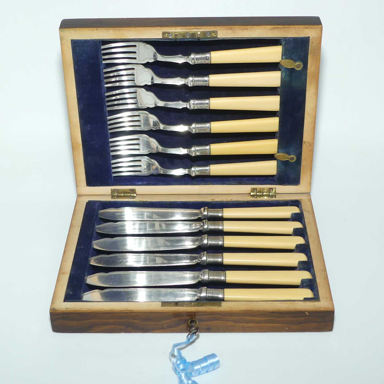 Edwardian era Faux Bone handled and EPNS blades set of 6 fish eaters in Original lockable box