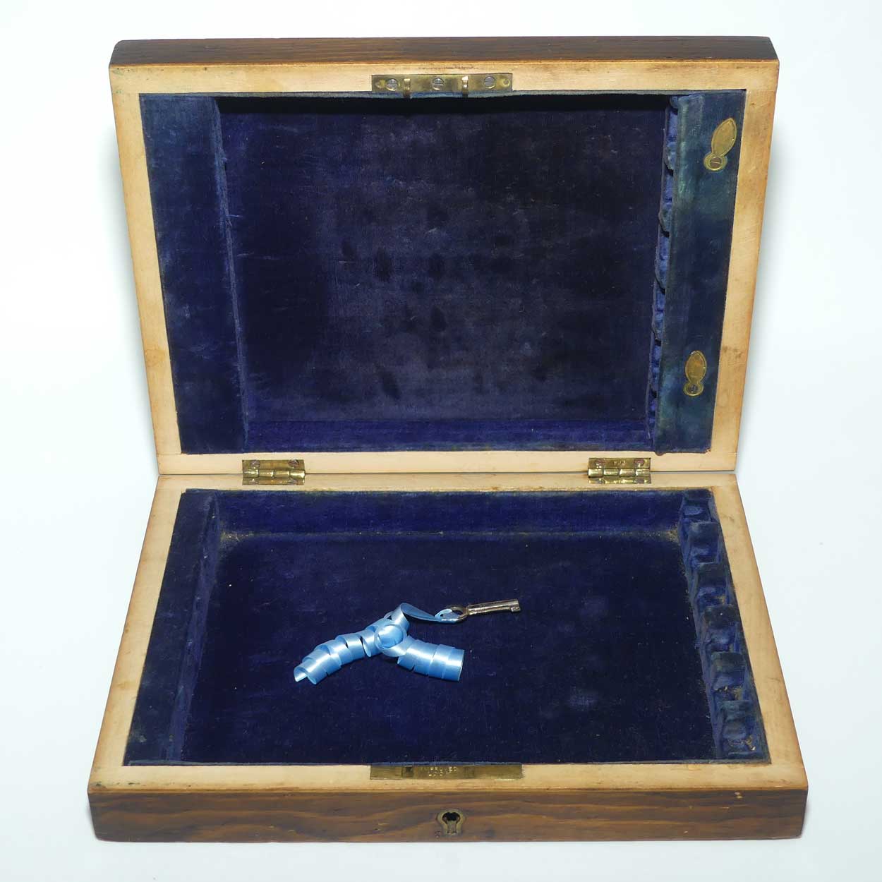 Edwardian era Faux Bone handled and EPNS blades set of 6 fish eaters in Original lockable box
