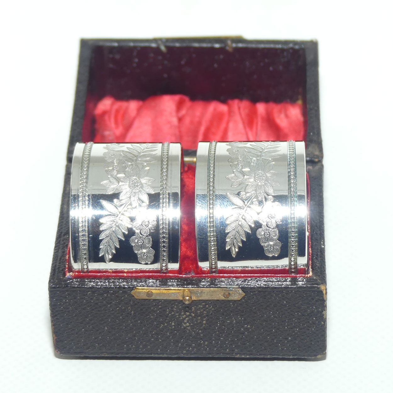 late Victorian era boxed pair of Silver Plated Napkin or Serviette rings