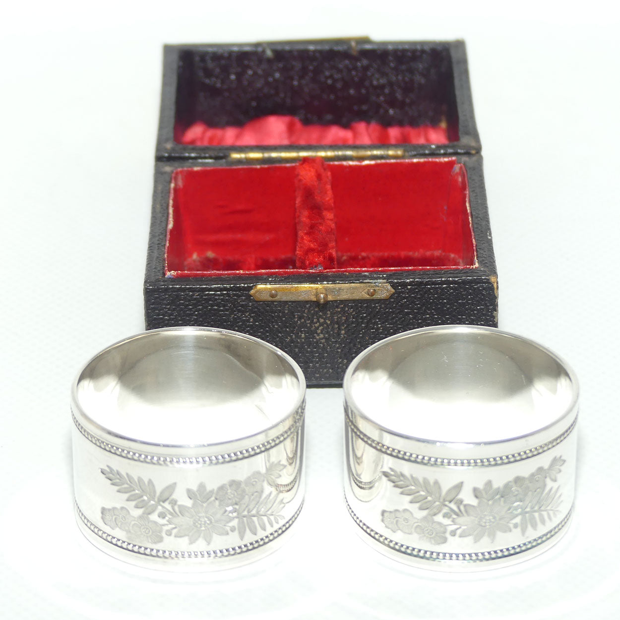 late Victorian era boxed pair of Silver Plated Napkin or Serviette rings