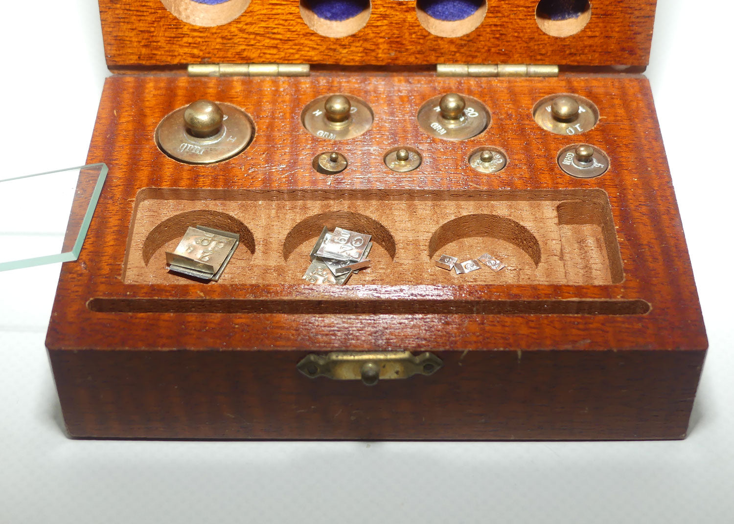 Early to mid 20th Century set of Scientific Scale | Gold Scale weights in wooden case
