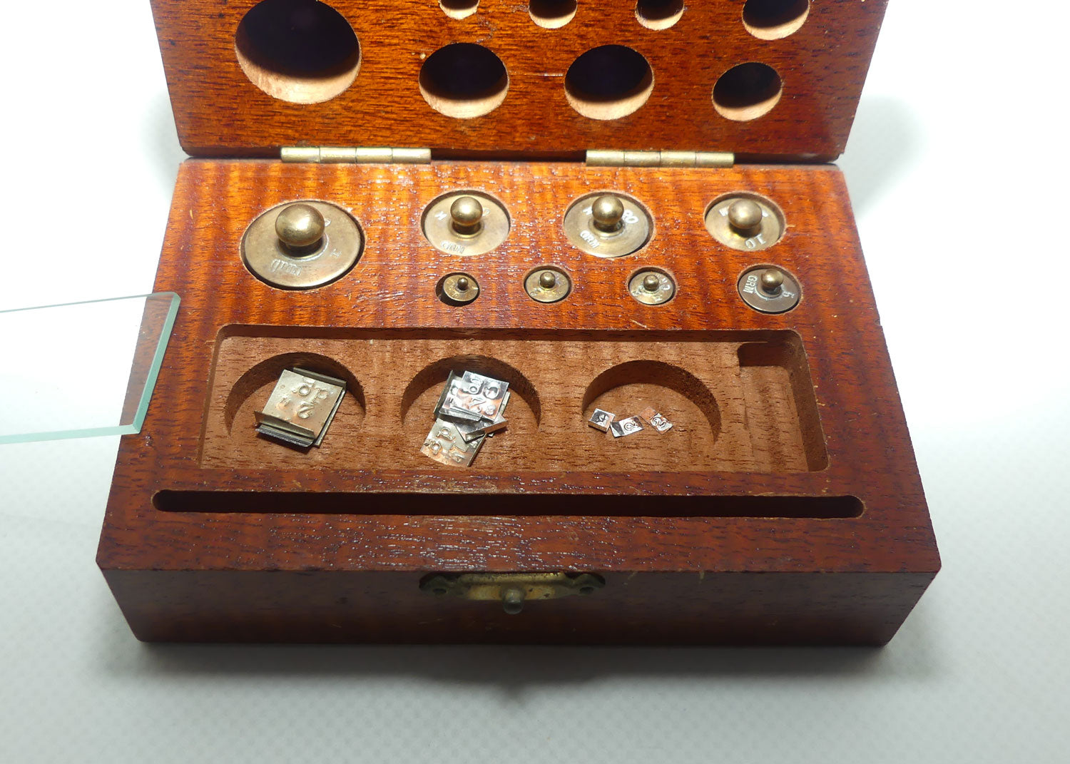 Early to mid 20th Century set of Scientific Scale | Gold Scale weights in wooden case