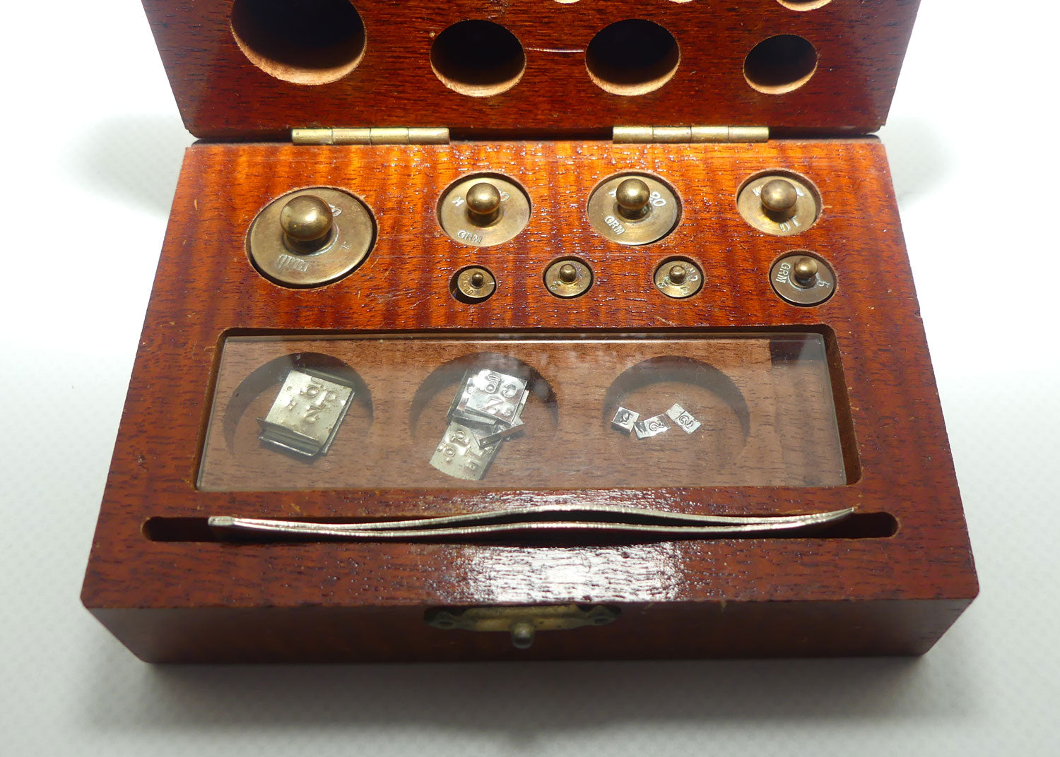 Early to mid 20th Century set of Scientific Scale | Gold Scale weights in wooden case