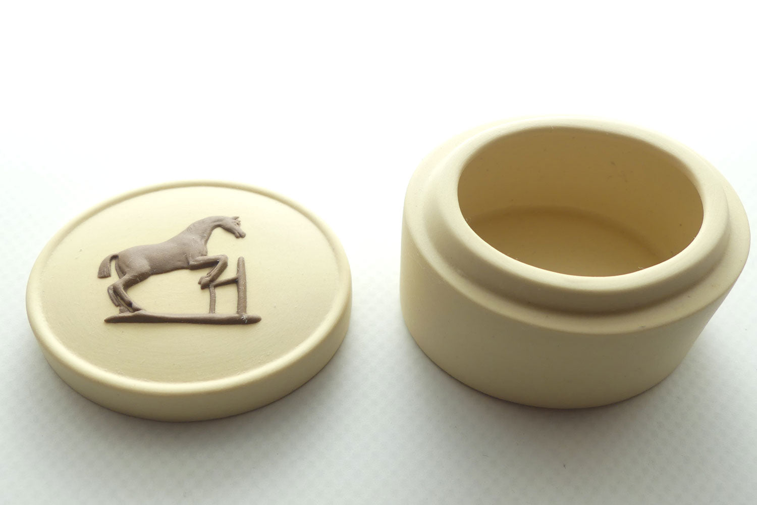 Wedgwood Jasper | Brown on Cane | Stubbs Horses trinket box | #2