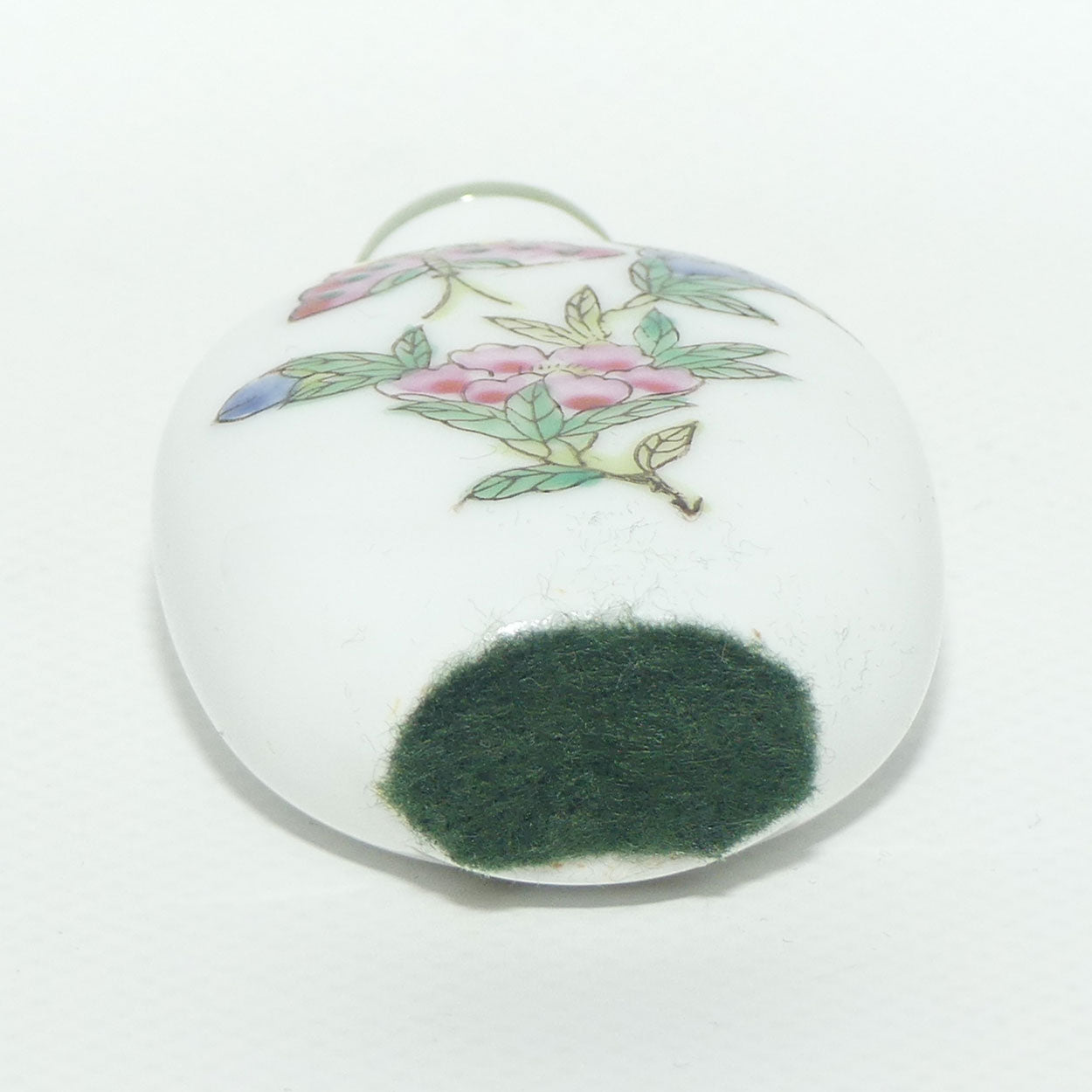 Chinese snuff bottle with greenstone stopper | Butterfly and Flower
