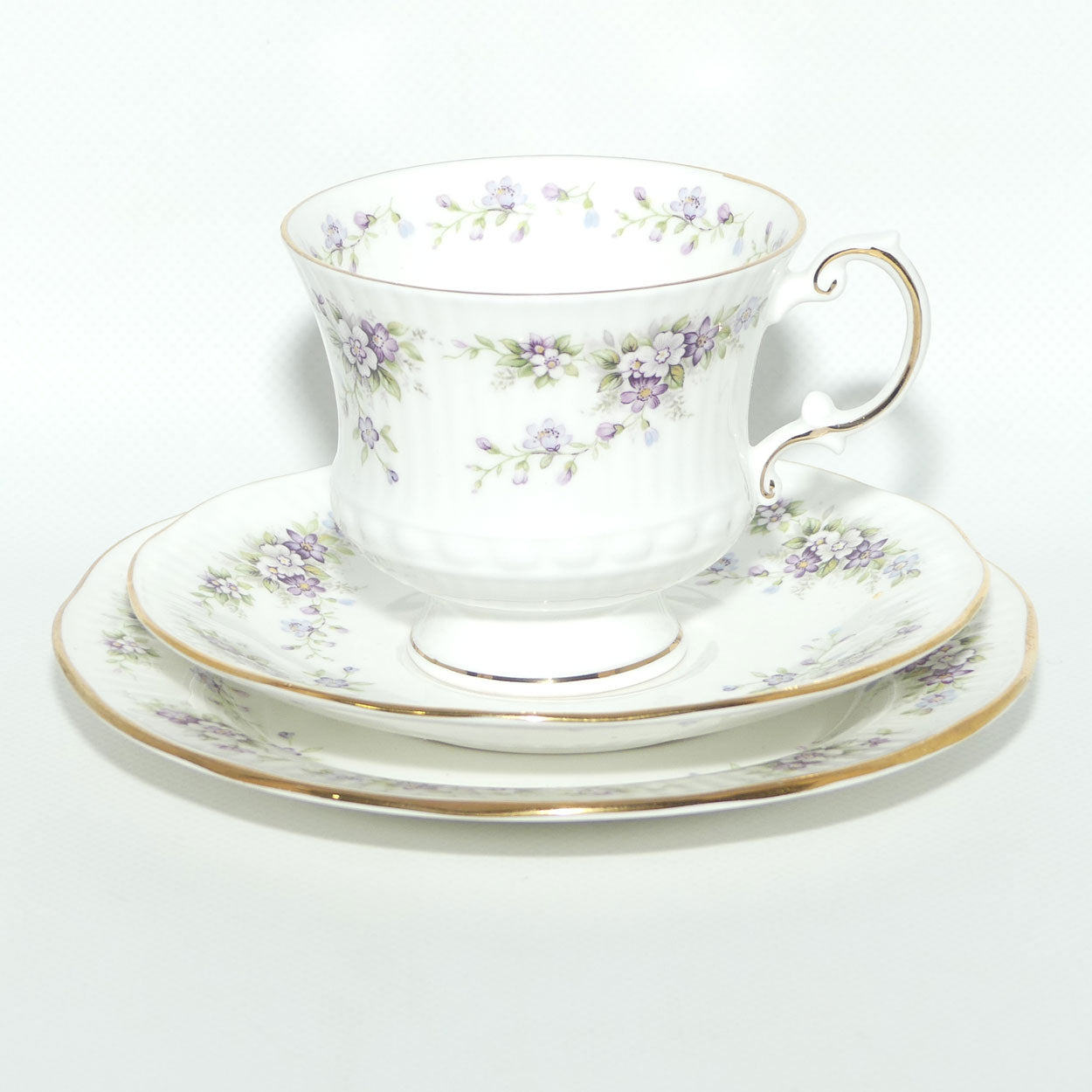 Elizabethan Bone China | Chantilly pattern trio
