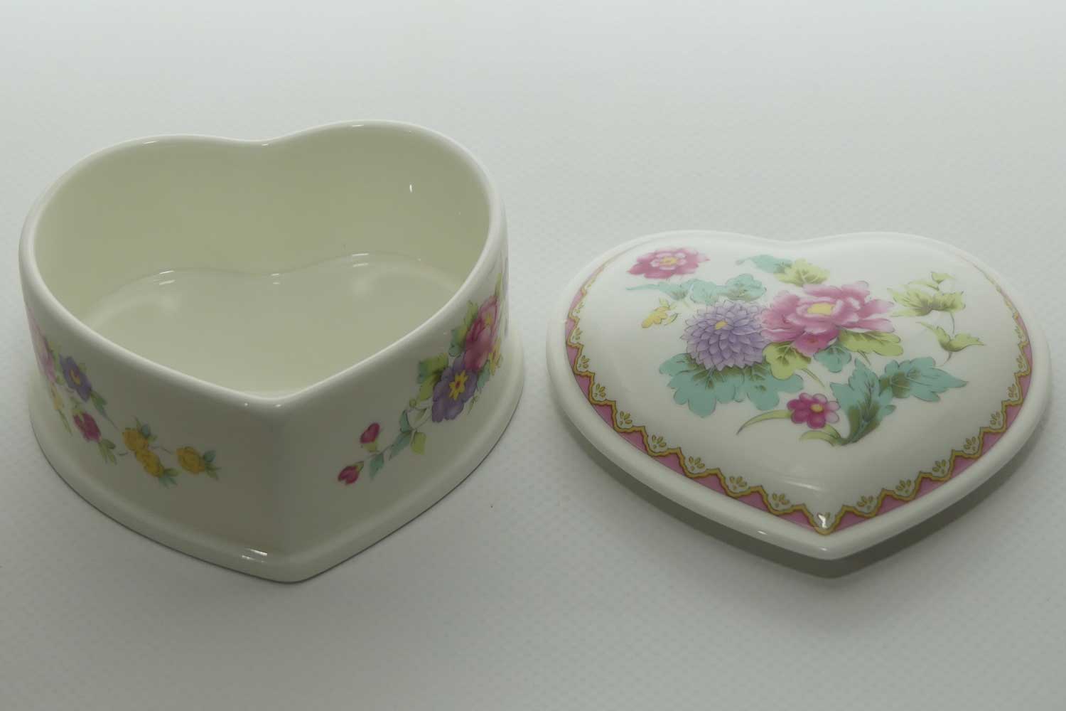 Mikasa Bone China heart shape trinket box | Cheshire pattern A6-004