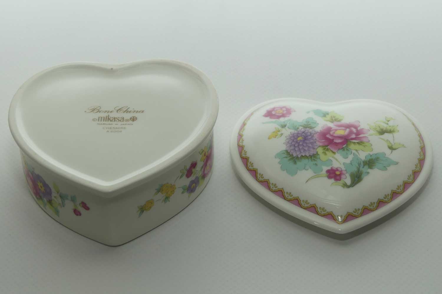 Mikasa Bone China heart shape trinket box | Cheshire pattern A6-004