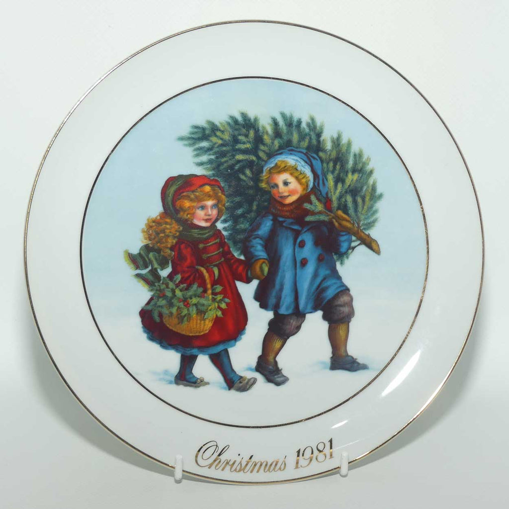 Avon Christmas plate | Christmas 1981 | First Edition | Sharing the Christmas Spirit | boxed