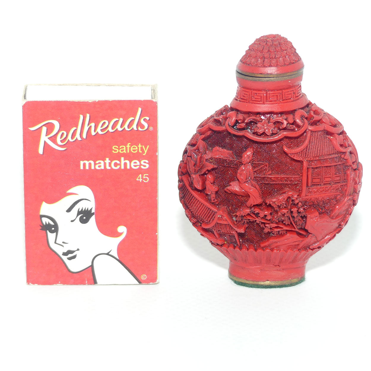 Chinese Cinnabar round shape snuff bottle | House on the Lake scene