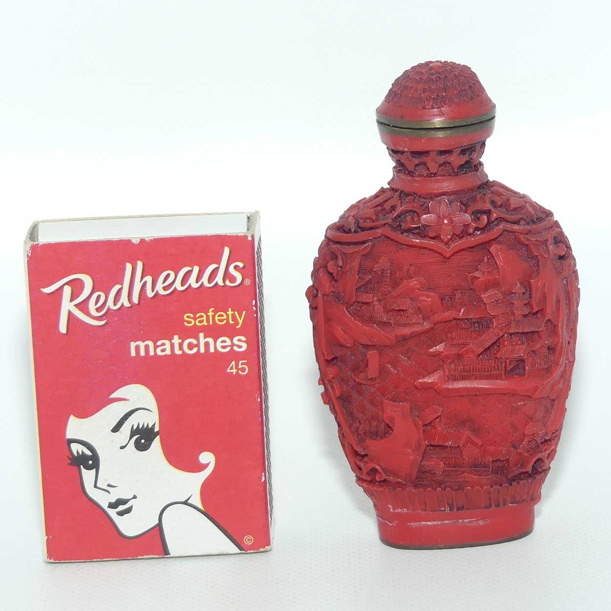 Small Cinnabar tapering shape snuff bottle | House on the Lake scene