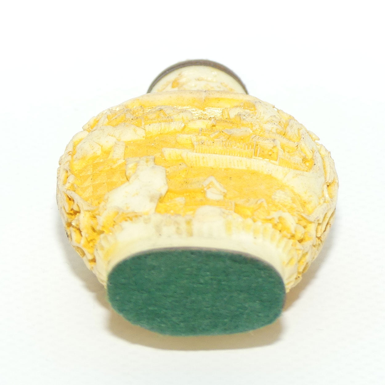 Chinese White Yellow Cinnabar snuff bottle | Village and Lake scene