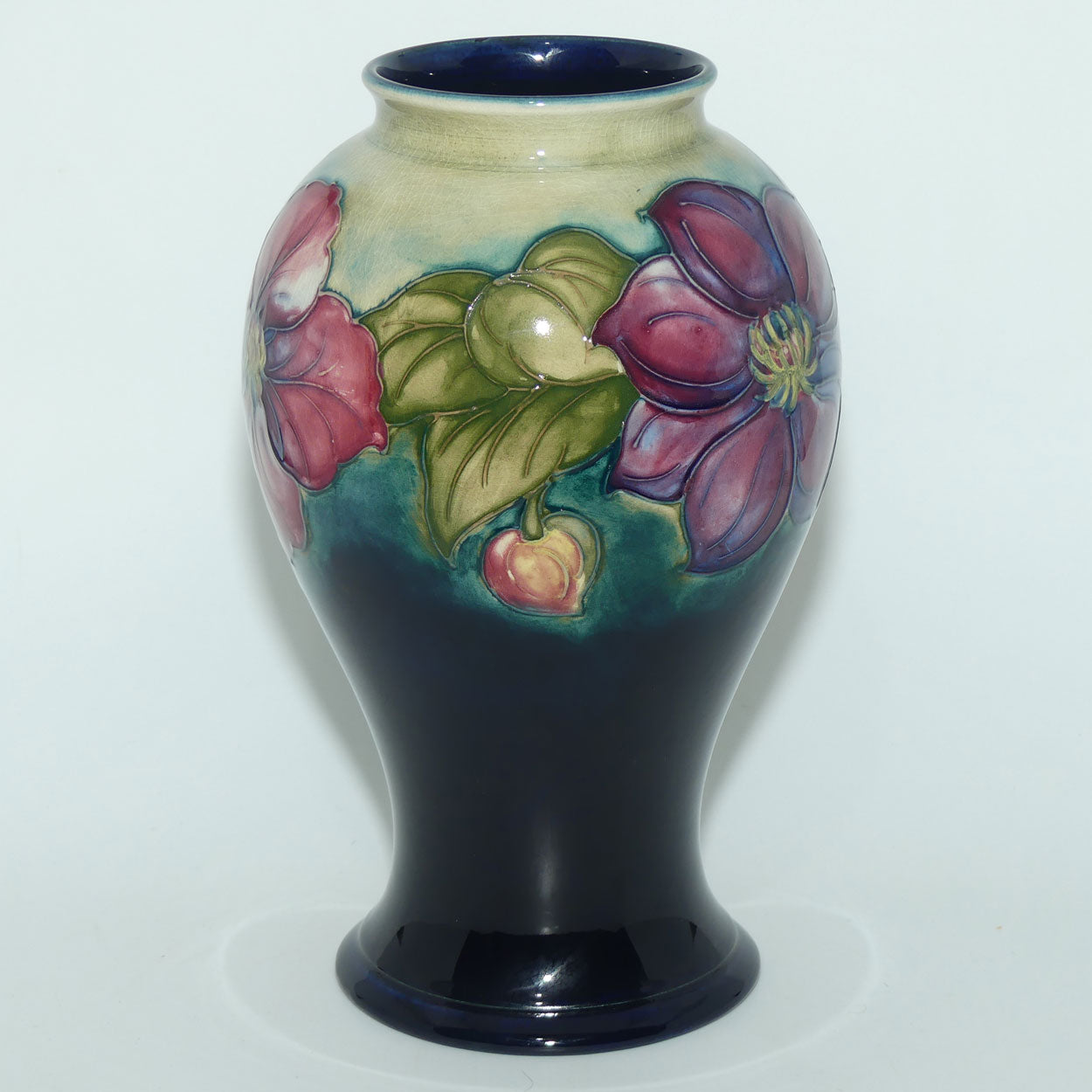 Walter Moorcroft Clematis (Blue) 65/9 vase