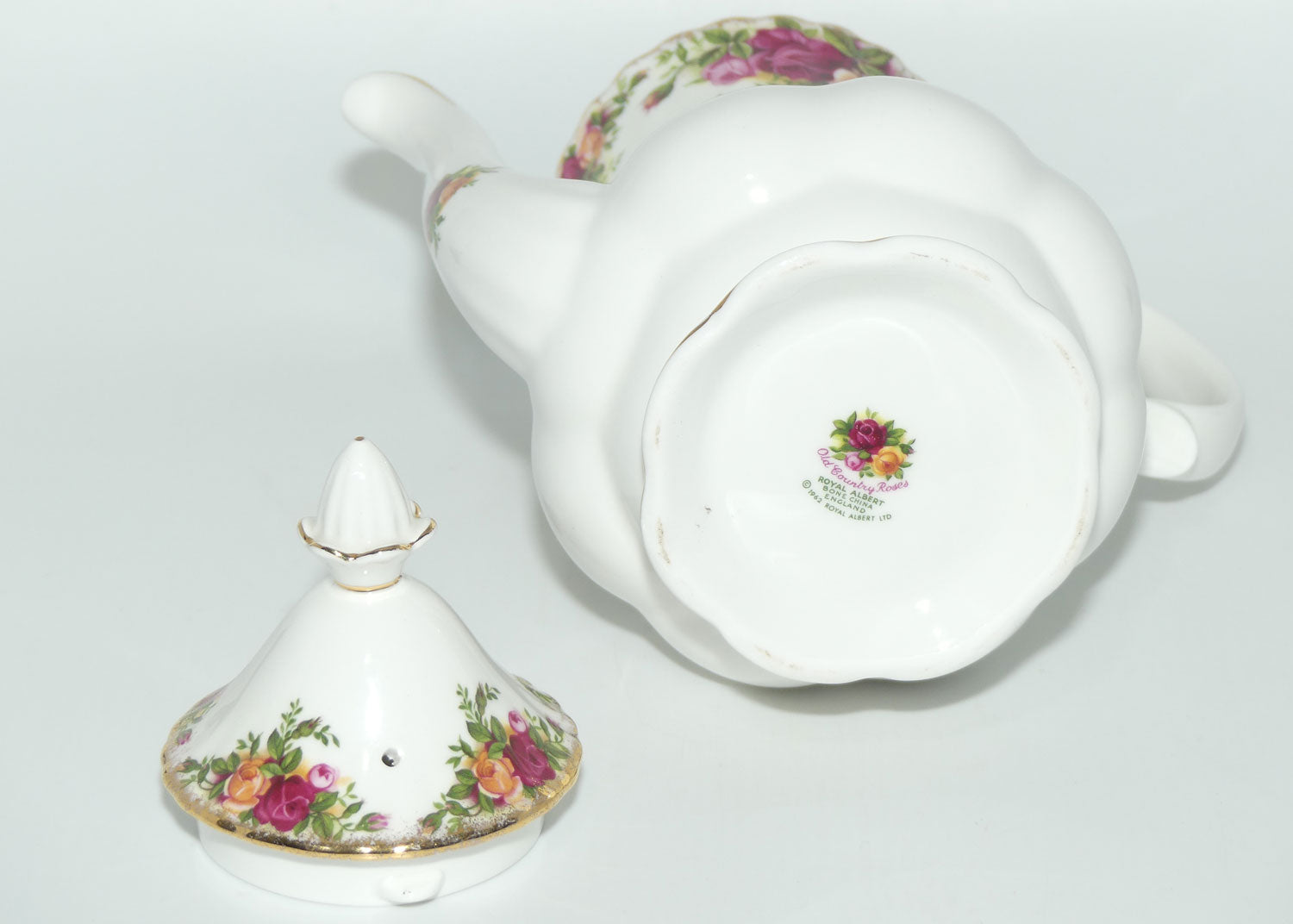 Royal Albert Bone China England Old Country Roses coffee pot | © 1962 Royal Albert Ltd backstamp | #1
