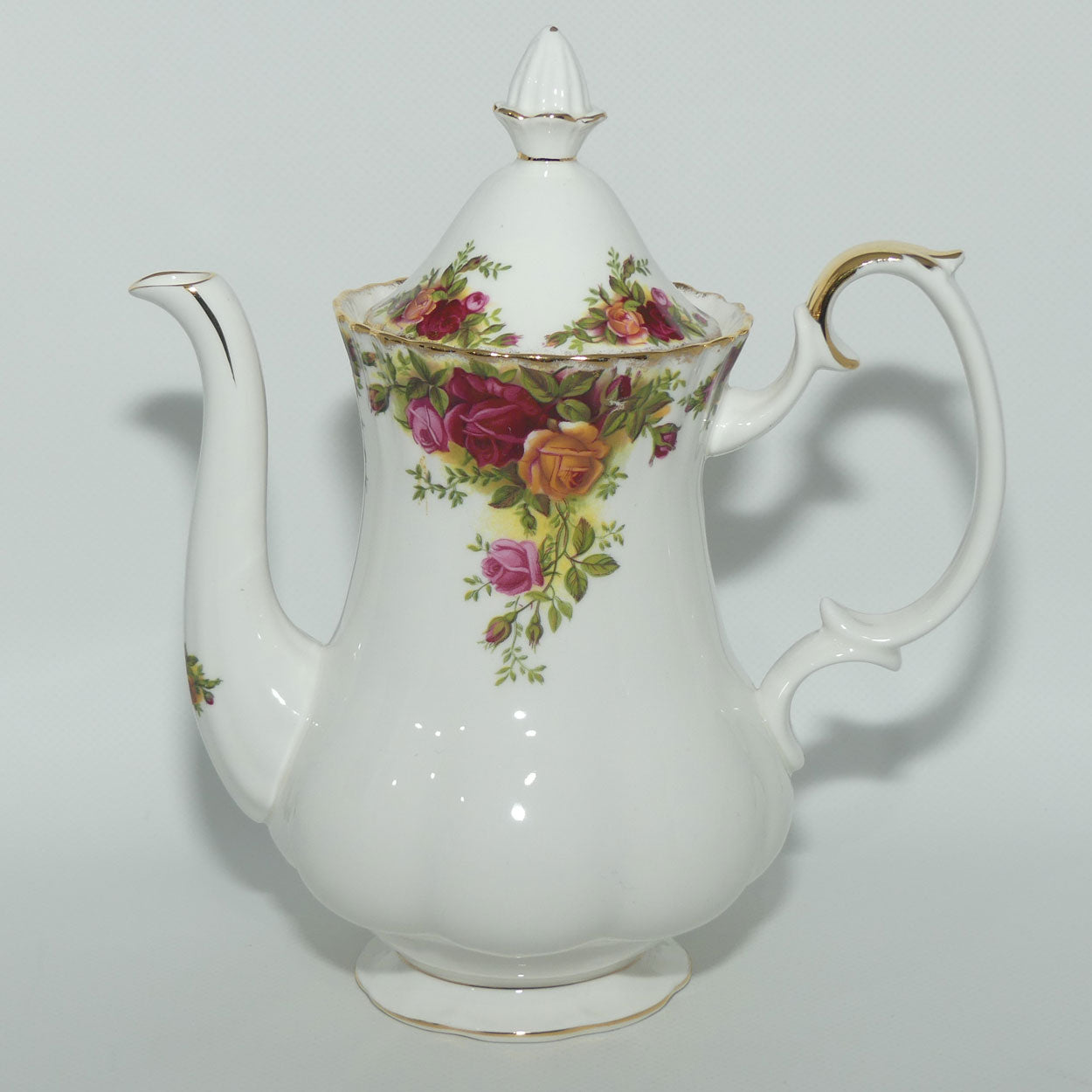 Royal Albert Bone China England Old Country Roses coffee pot | early stamp | small