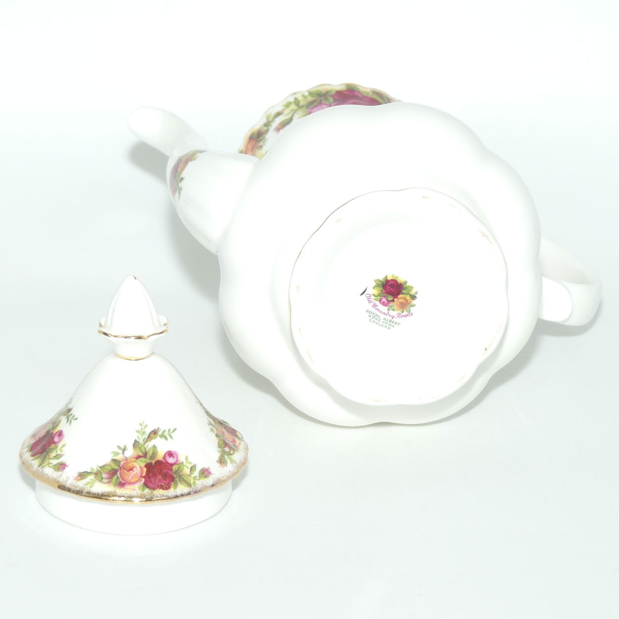 Royal Albert Bone China England Old Country Roses coffee pot | early stamp | 900ml
