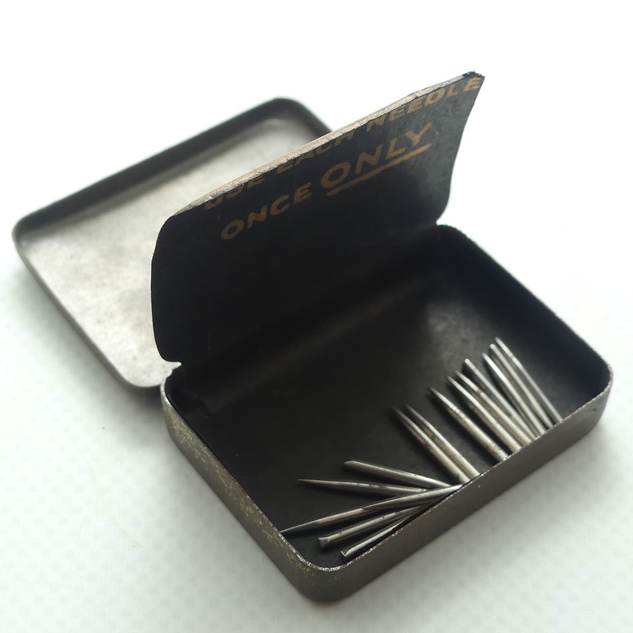 Columbia Talkie Needles gramophone needle tin | with some contents