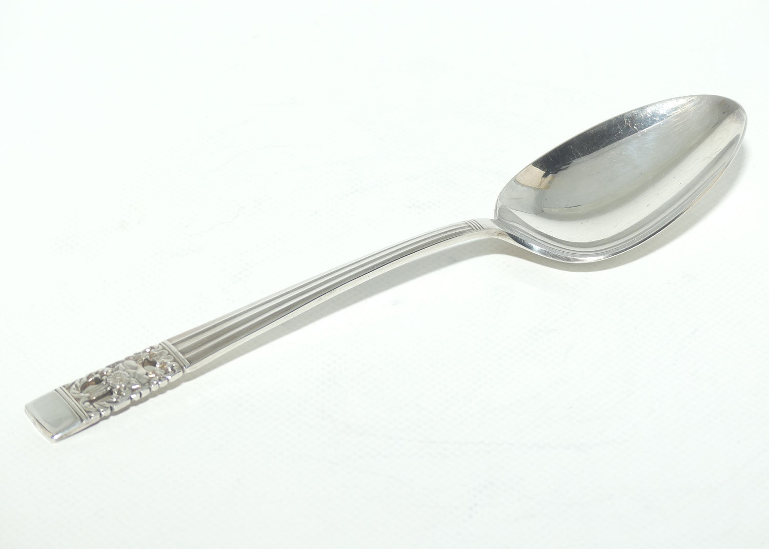 Oneida Community Plate serving spoon | HAMPTON COURT pattern | 21.3cm long
