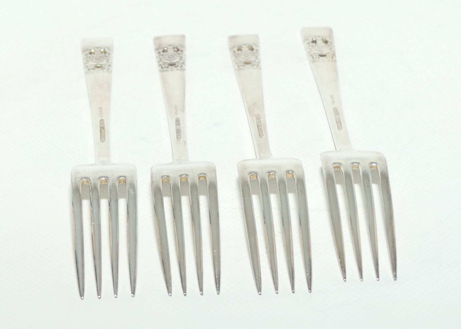 Set of 4 Oneida Community Plate forks | HAMPTON COURT pattern | 18cm long