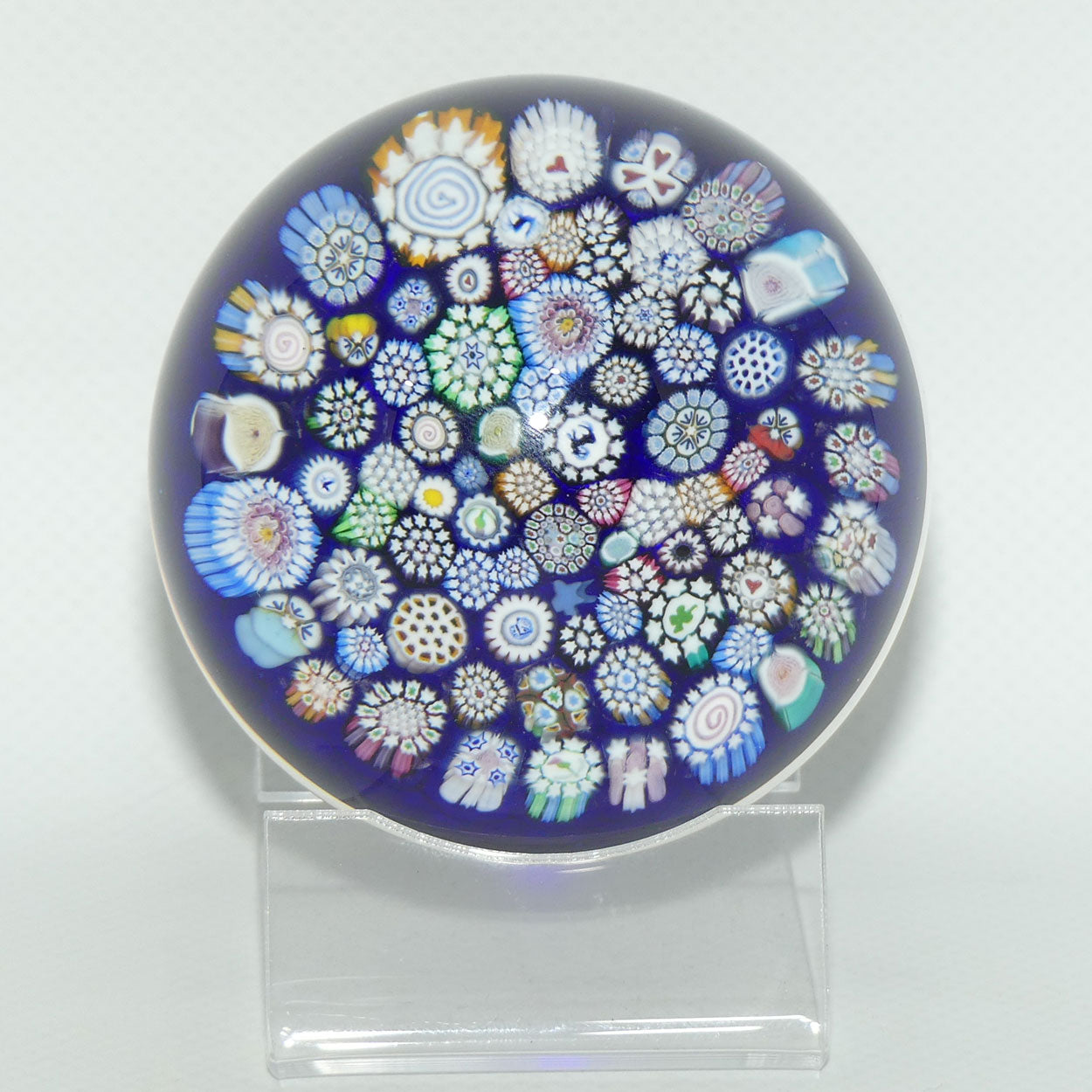 John Deacons Scotland Complex Closepack  Large paperweight | Blue