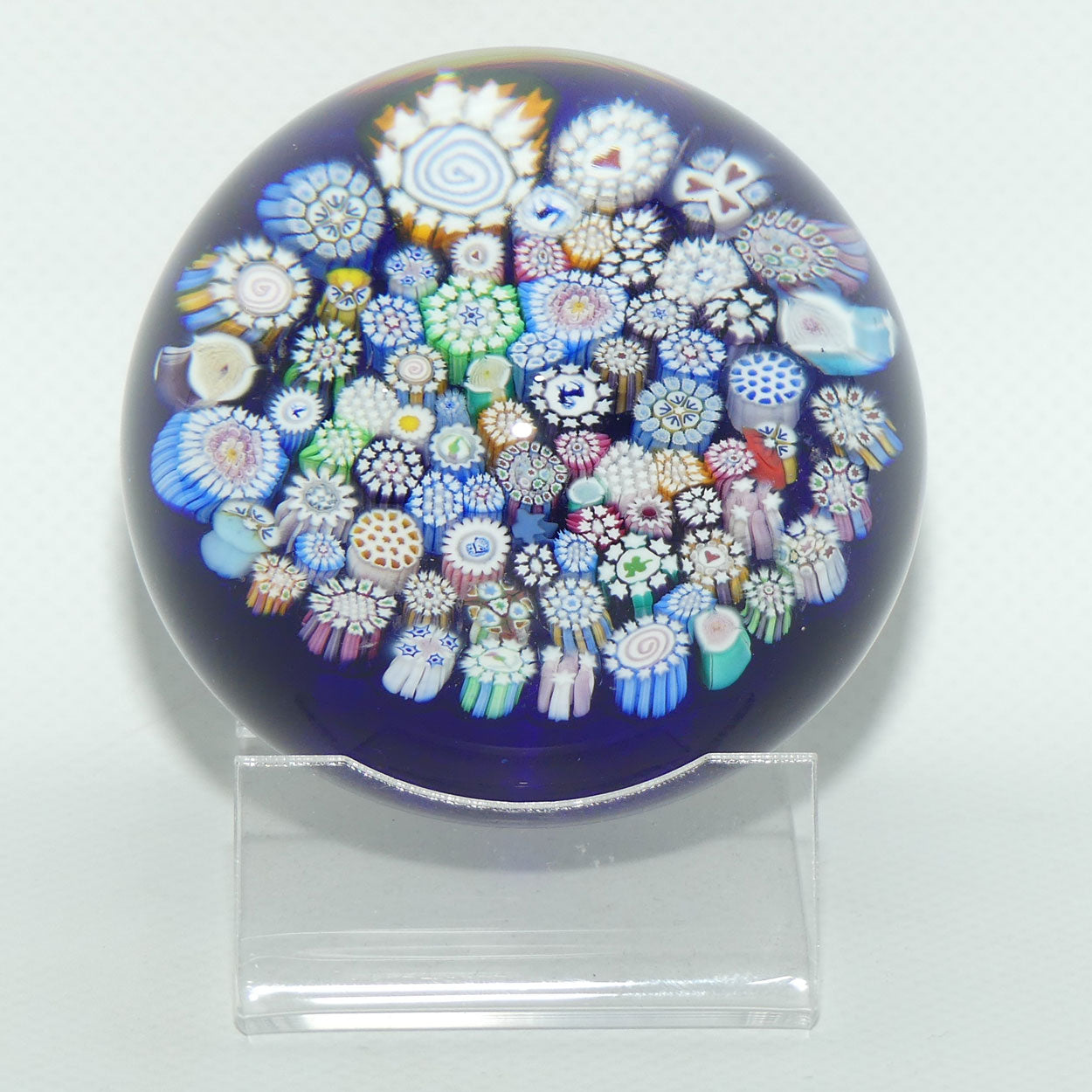 John Deacons Scotland Complex Closepack  Large paperweight | Blue