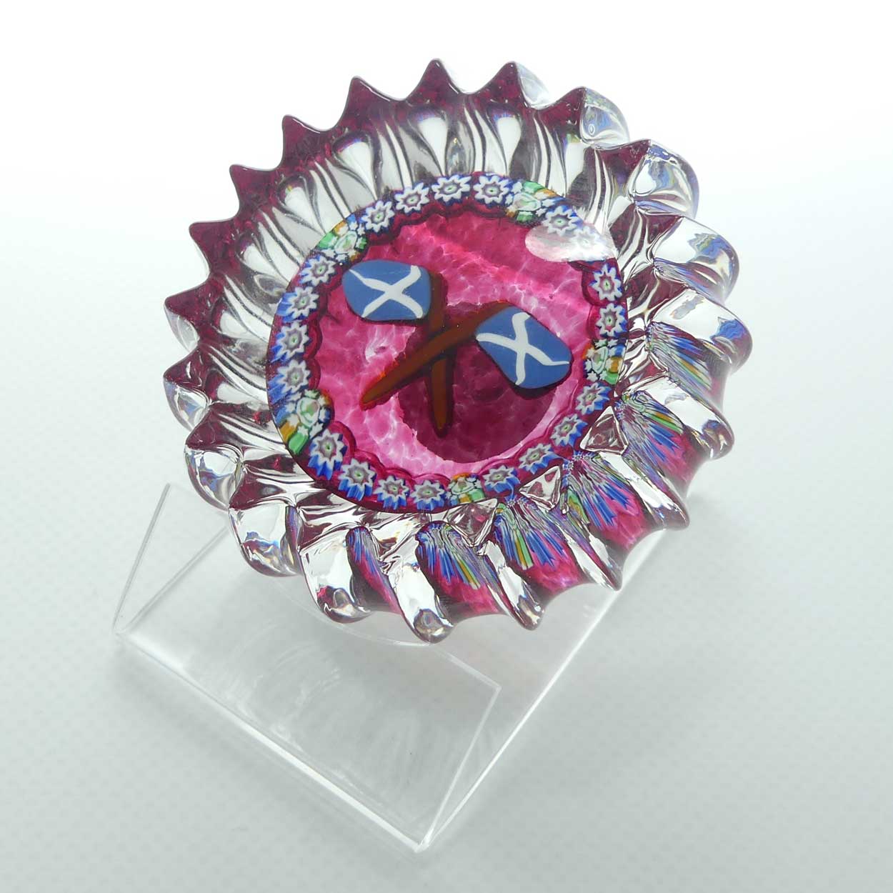 John Deacons Scotland the Brave medium paperweight | Ribbed | Cranberry