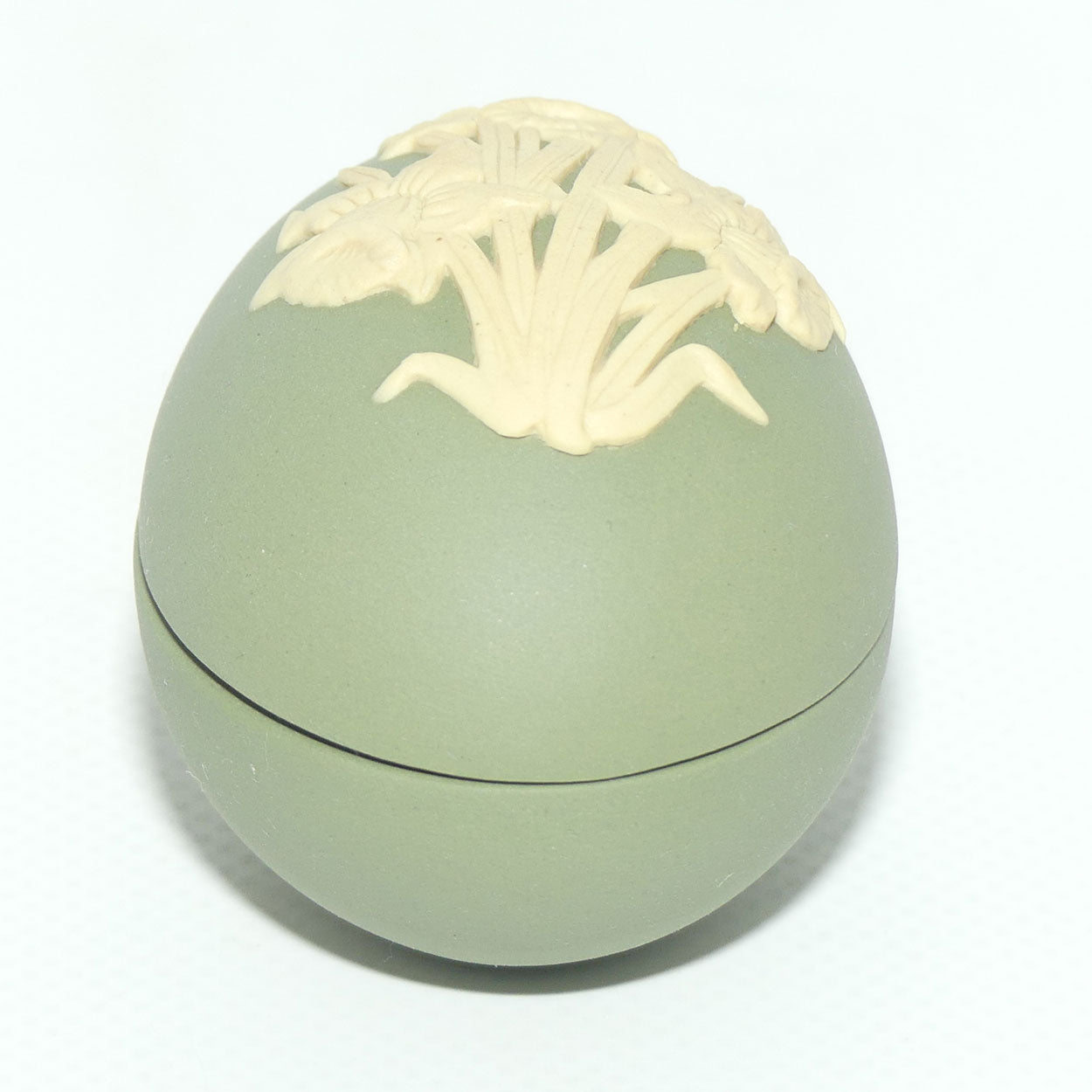 Wedgwood Jasper | Primrose on Green | Daffodil Egg shape trinket box