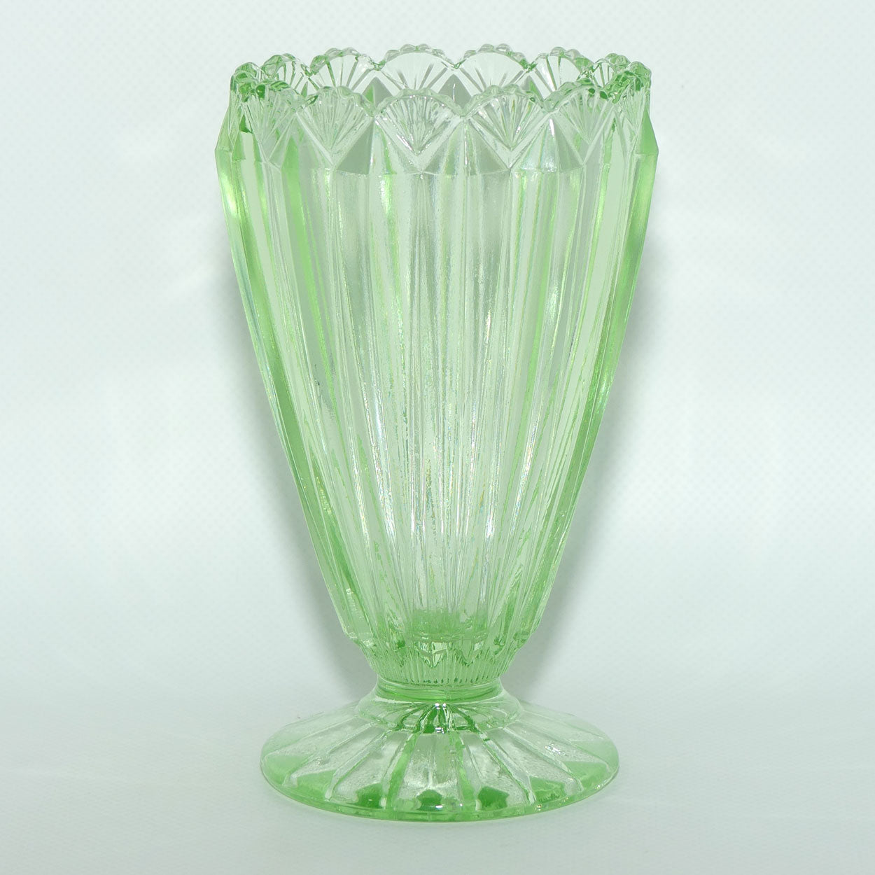Crown Crystal Green Glass Shell pattern vase | URANIUM