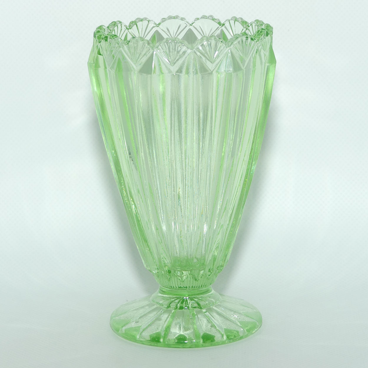 Crown Crystal Green Glass Shell pattern vase | URANIUM