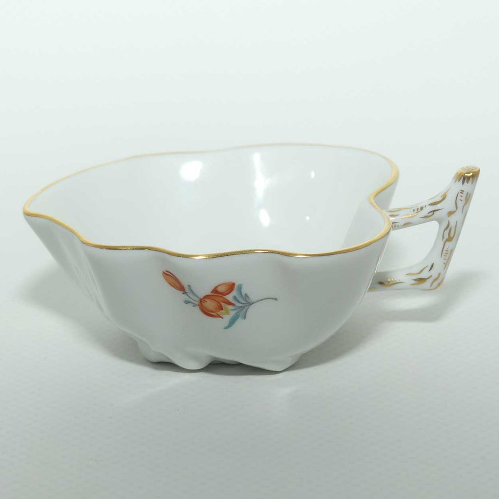 Meissen unusual shape cup | Underside with floral embossing | 040970/426