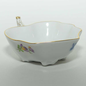 Meissen unusual shape cup | Underside with floral embossing | 040970/426