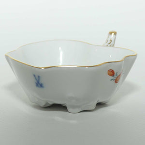 Meissen unusual shape cup | Underside with floral embossing | 040970/426