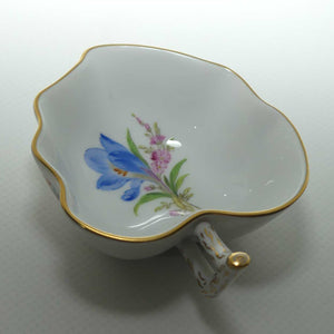 Meissen unusual shape cup | Underside with floral embossing | 040970/426