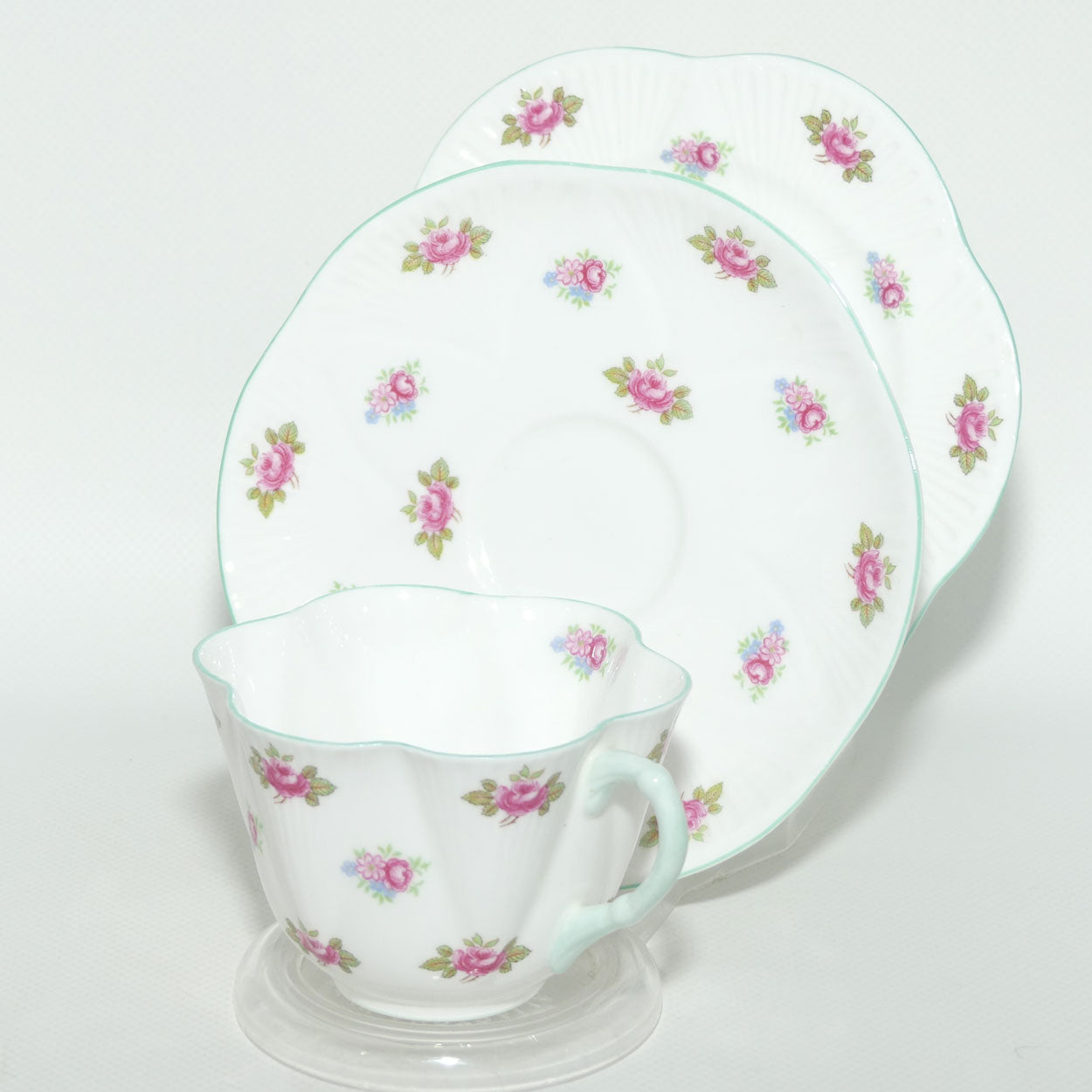 Shelley Dainty shape Rosebuds trio | Pattern 13426 | Aqua trim