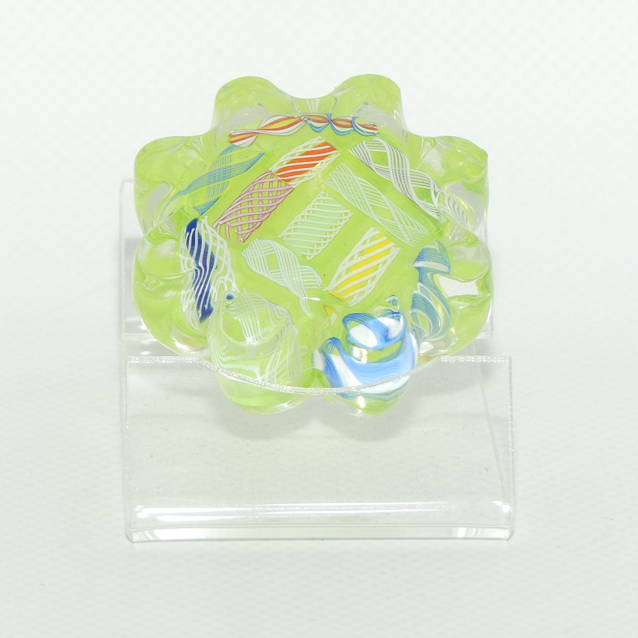 John Deacons Scotland Latticino Daisy miniature paperweight | Kiwifruit