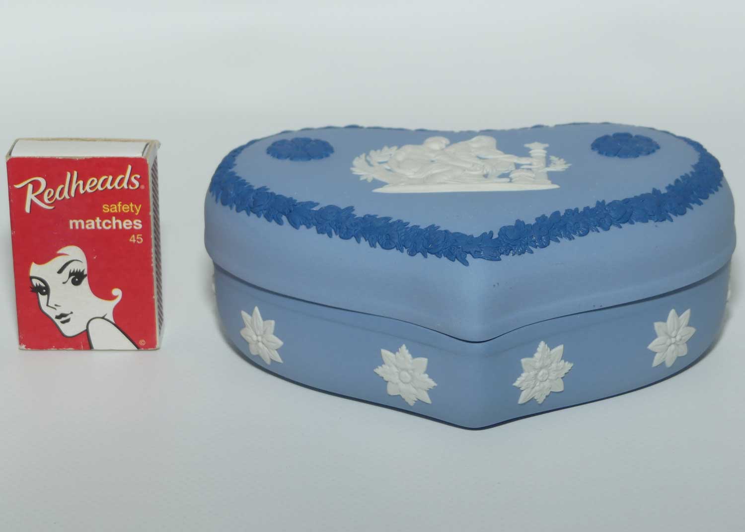 Wedgwood Jasper | Dark Blue and White on Pale wide heart shape powder bowl